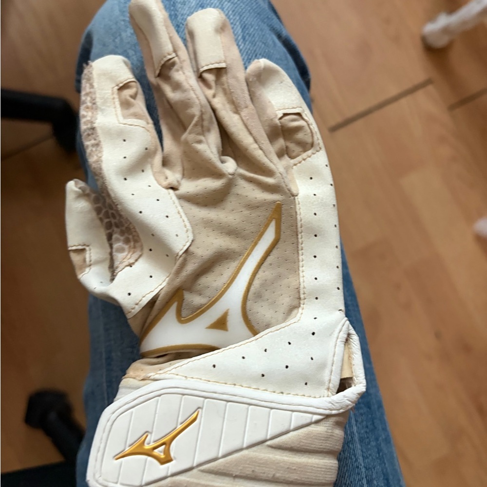 Mizuno White and Gold Baseball Batting Glove